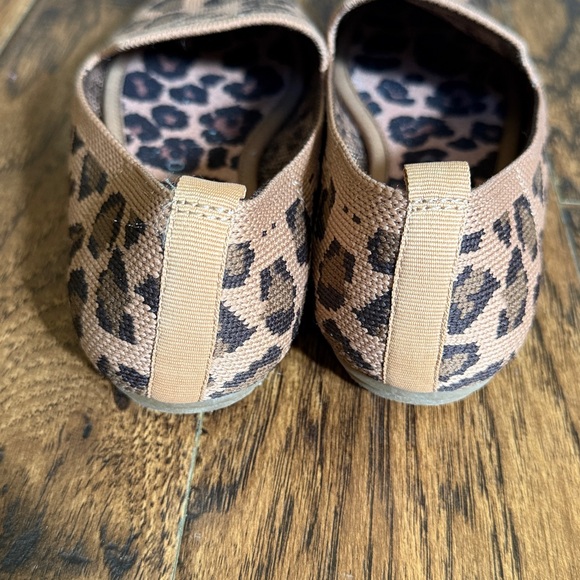 Vince Camuto Brown Leopard Print Flats, size 8.5 - Picture 5 of 9